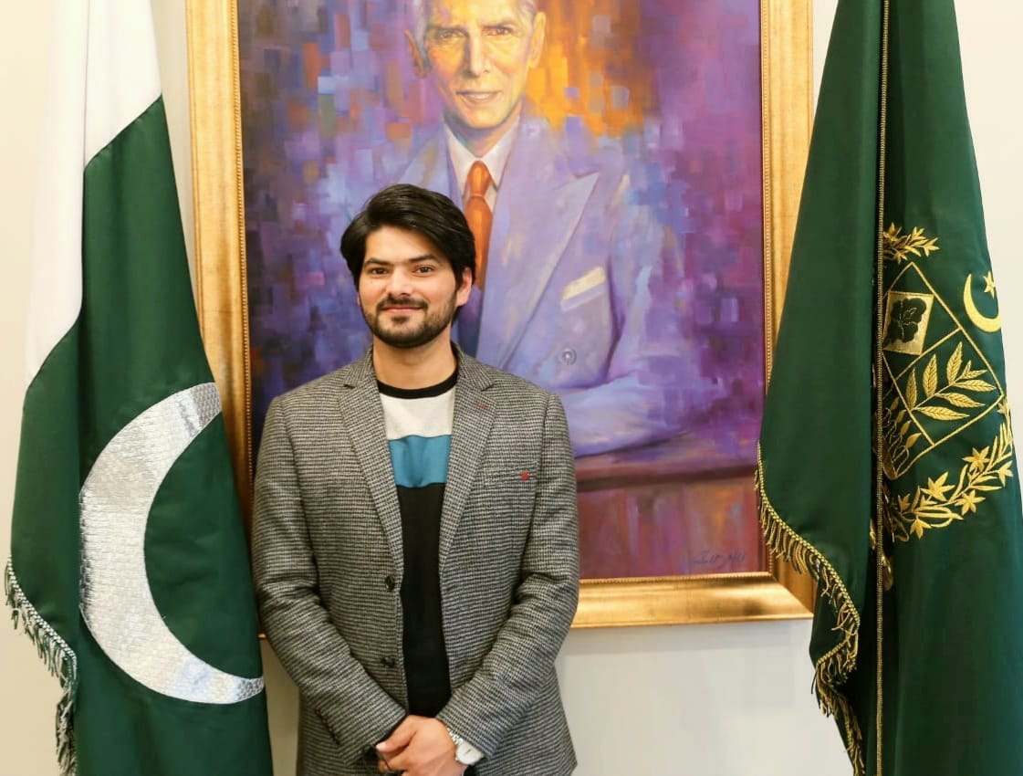 AbdulqadirARY's tweet photo. To the one who got us this beautiful freedom..
A country that millions call as their own..
To the person who stood his ground even in the face of worst opposition..
To the leader the world has never seen and will never see again..
Happy Birthday Sir #QuaideAzam #MuhammadAliJinnah https://t.co/DIBV2Trew0