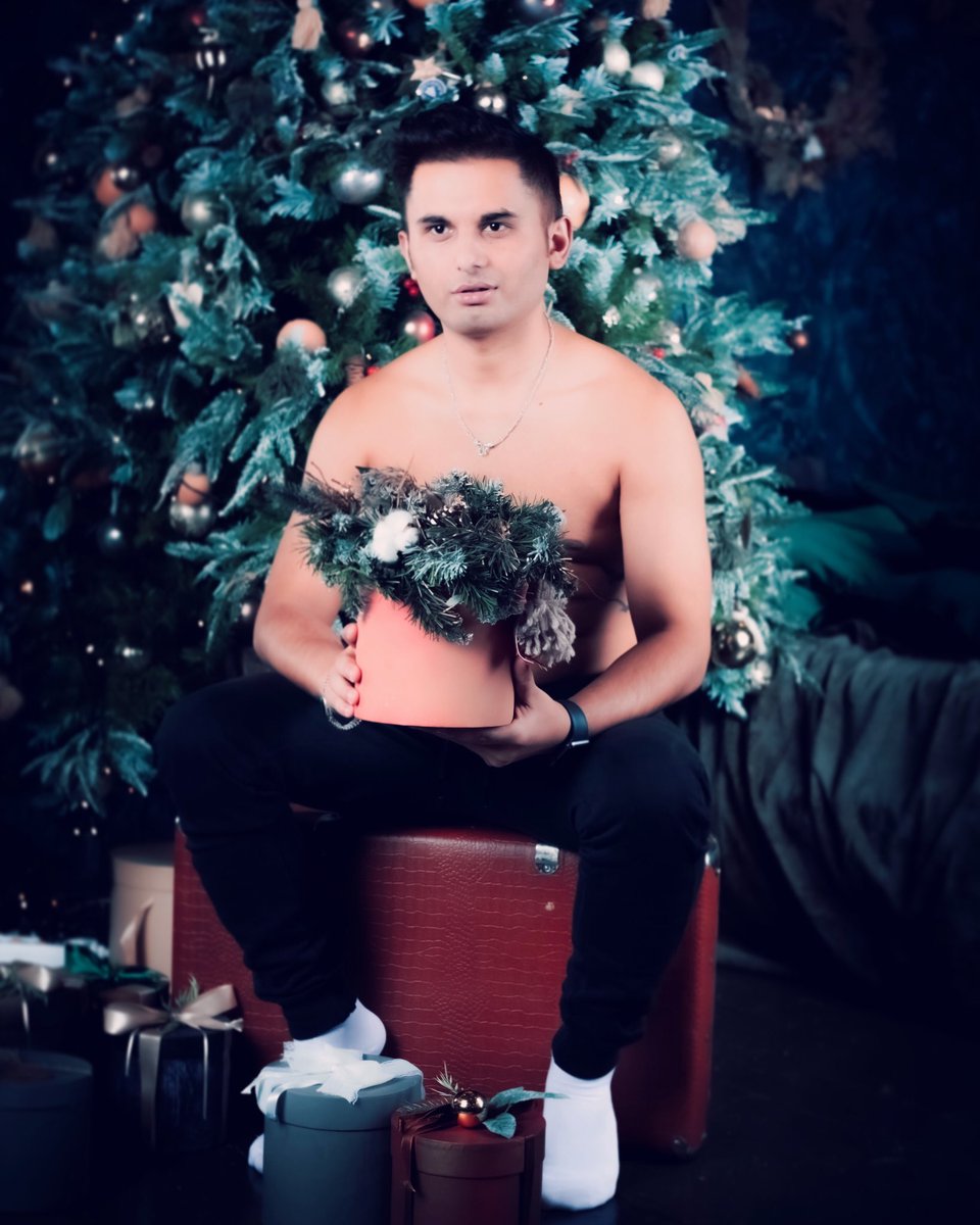 DrSandeshLamsal's tweet photo. Merry Christmas guys 🎁🎄 

#Nepal #NepaliModels #SandeshLamsal #ChristmasWeLove #Christmas2020 #christmasisnotcancelled #FitnessModel https://t.co/6CkugjEh9k