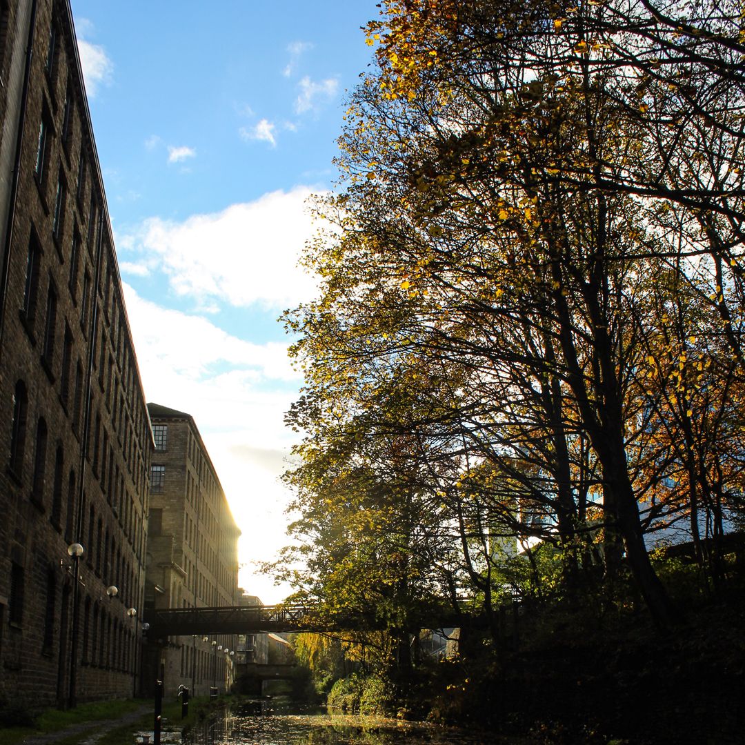 HuddersfieldUni's tweet photo. 🎶 On the first day of Christmas, #HudUni gave to me…a choice of 300 degrees!📜 

Our degrees cover dozens of subjects from Architecture to Youth and Community Work. You can find details of all of our courses at https://t.co/q4JKv55zOW

#HudMas #12DaysOfChristmas #12DaysOfCampus https://t.co/xgCby9otbk