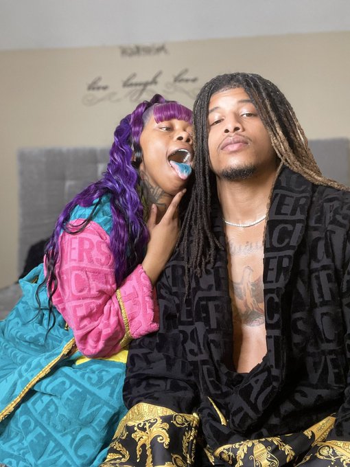 Merry Xmas from your Favorite couple #thehunchos  #mrsfeedme #eastsidehuncho https://t.co/yq5fswGo7y<a href="/tag/thehunchos"class="tags">#thehunchos</a><a href="/tag/mrsfeedme"class="tags"><span>#mrsfeedme</span></a><a href="/tag/eastsidehuncho"class="tags"><span>#eastsidehuncho</span></a>