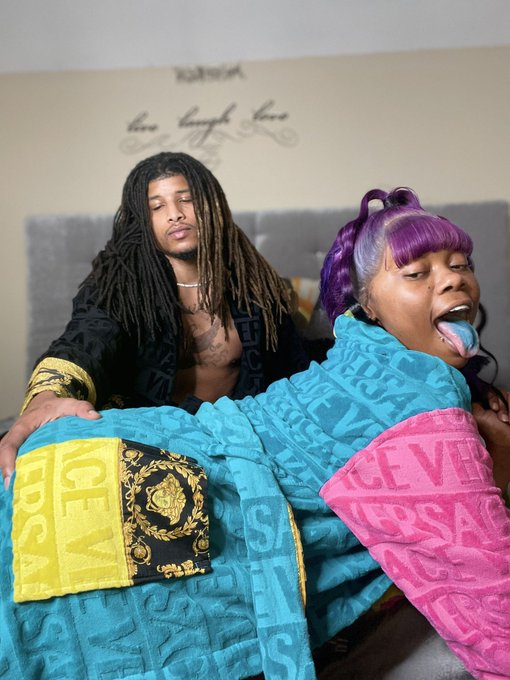 Merry Xmas from your Favorite couple #thehunchos  #mrsfeedme #eastsidehuncho https://t.co/yq5fswGo7y<a href="/tag/thehunchos"class="tags">#thehunchos</a><a href="/tag/mrsfeedme"class="tags"><span>#mrsfeedme</span></a><a href="/tag/eastsidehuncho"class="tags"><span>#eastsidehuncho</span></a>