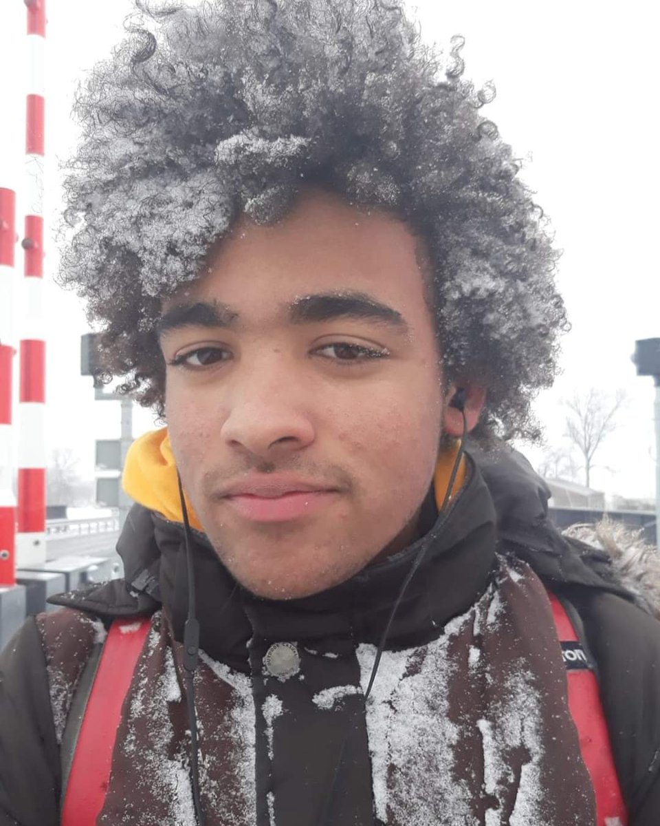 Feest?! Dat weet ik niet, maar wél weer een nieuwe dag. Dat is op zichzelf ook al een rede om feest te vieren... 🤷🏽‍♂️

Fijne feestdagen! 🎄❤

#kerst
#Lockdownl 
#coronavirus