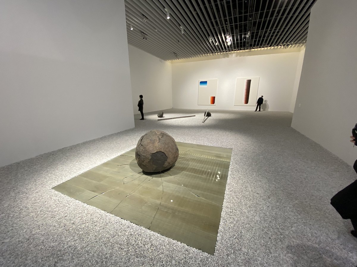 深堀 隆介 六本木ヒルズ森美術館のスターズ展へ行ってきた 現代美術のスター6人の展示でボリューム満点 とてもよかった 今回特に李 禹煥さんと宮島達男さんの展示には 忘れかけてた若き日のアートへの心を再び思い起こさせられ 襟を正す思いでした