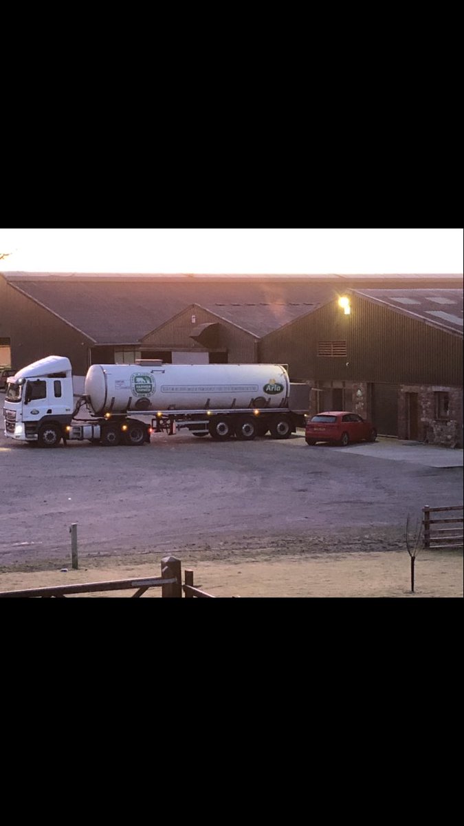 stevenheron1's tweet image. Many Thanks to the employees ⁦@ArlaFoodsUK⁩ for today’s milk collection
