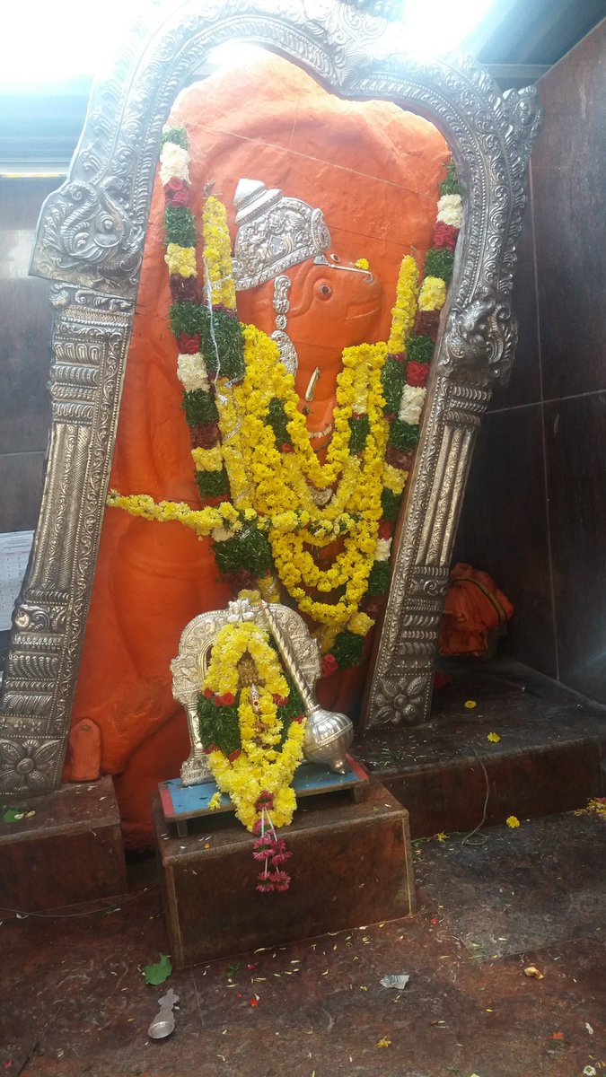 PADAMATI ANJANEYA SWAMY TEMPLE- MAKTHAL: it is located 170 kms from Hyd-Raichur NH167. The holy idol of lord Hanuman was instantiated by JAMBAVANTHA,a bhakt of divine lord Ram. The idol of lord Hanuman is facing towards west which is the only one of its kind in South India.