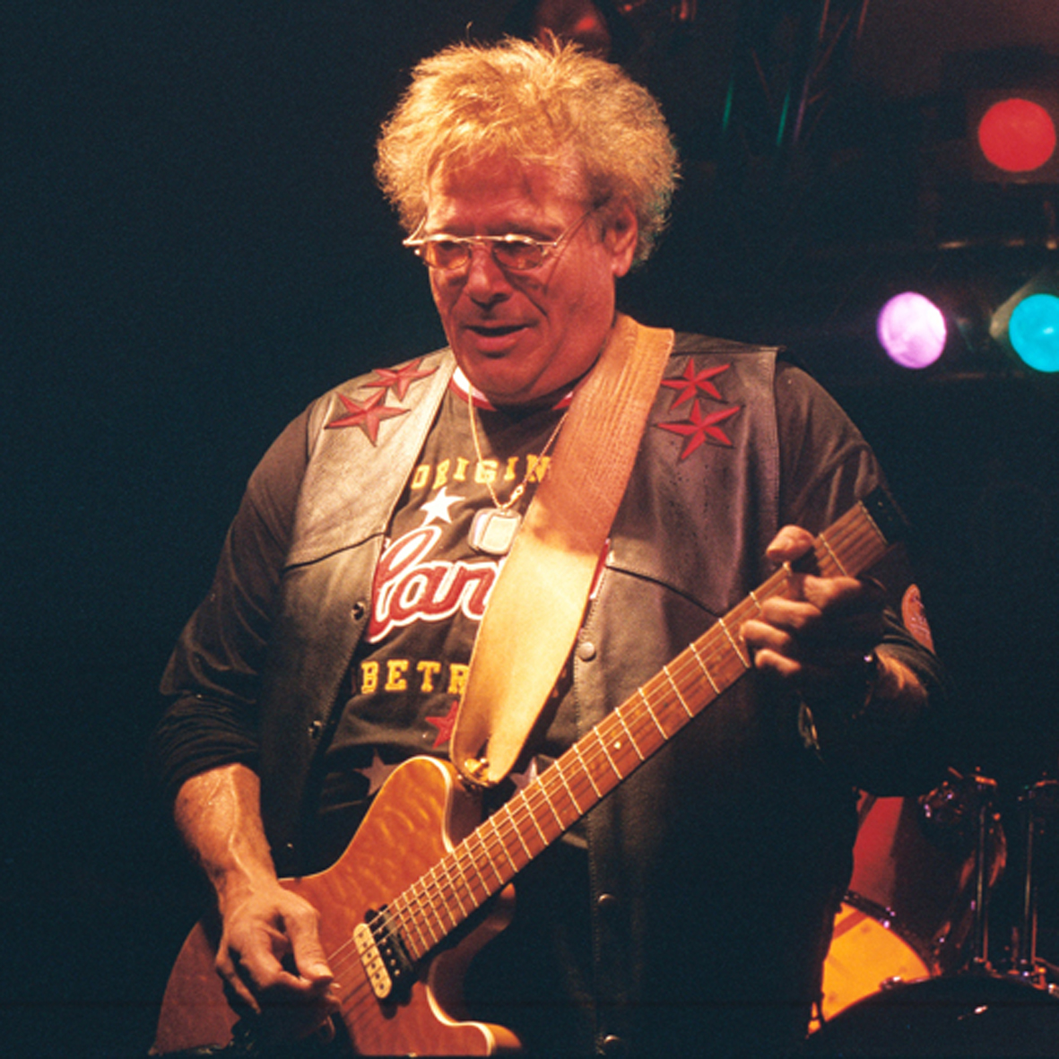 ConcertPhotosUK's tweet photo. RIP #LeslieWest - great guitarist with #Mountain https://t.co/AzNMTZXKlk
