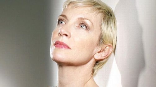 Happy Birthday to Annie Lennox (25 December 1954). 