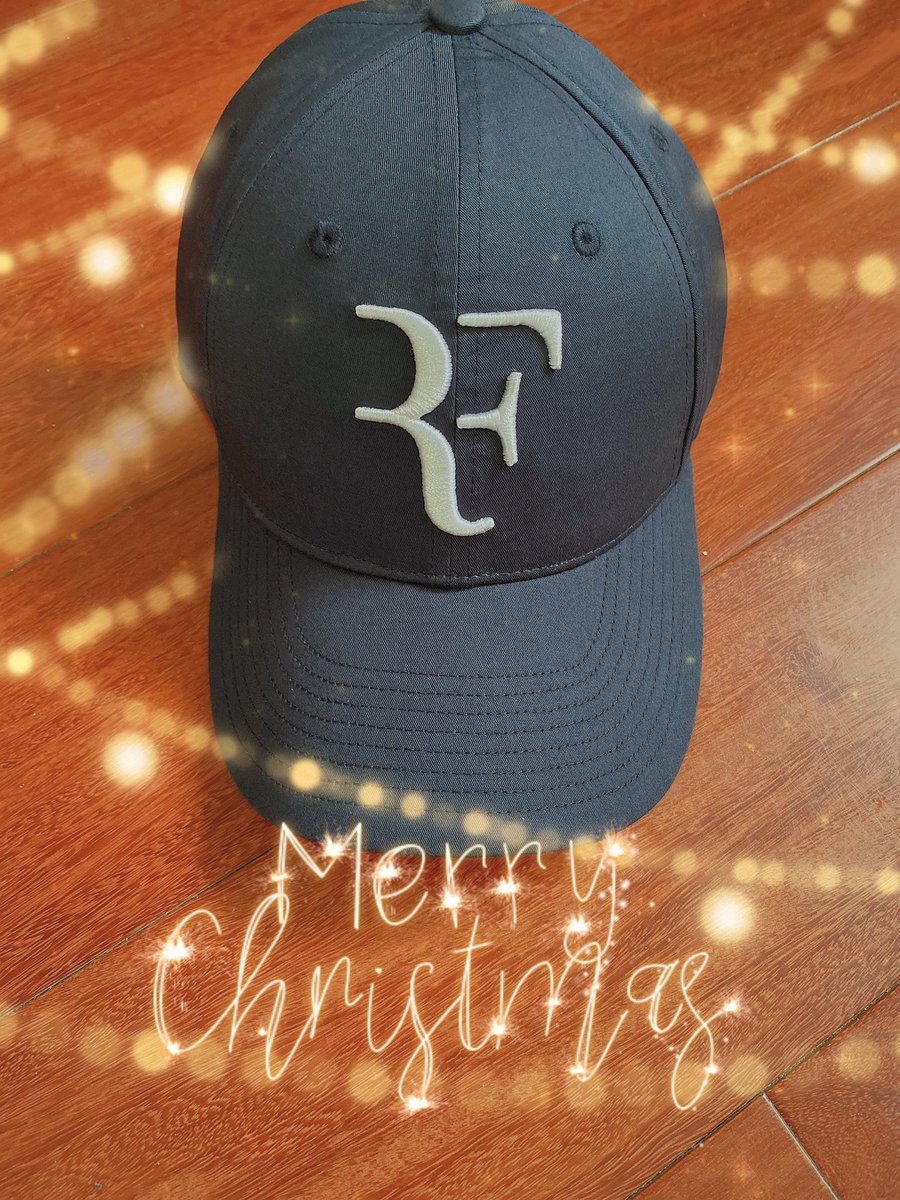 rf_for_life's tweet photo. Like the best Christmas gift ever!! 😘🎄🎁 RF🧢 #RFcap #rfcapisback #AllIWantForChristmas #MerryChristmas  @rogerfederer @UQAmbassadors https://t.co/wb6838ozVl