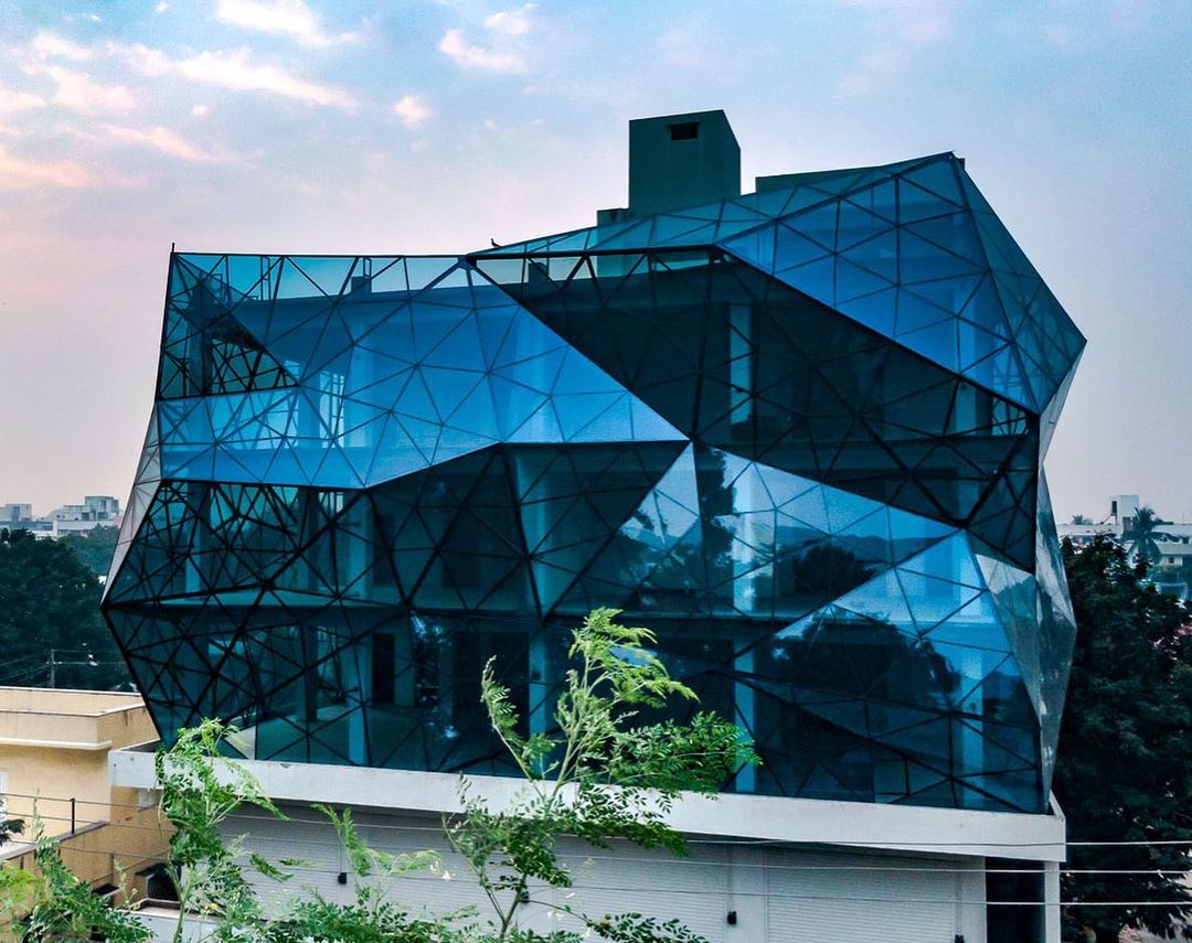 Parametric facade, by @kpa_architect in India / 2019.

#glass #glassfacade #digital #design #parametric.