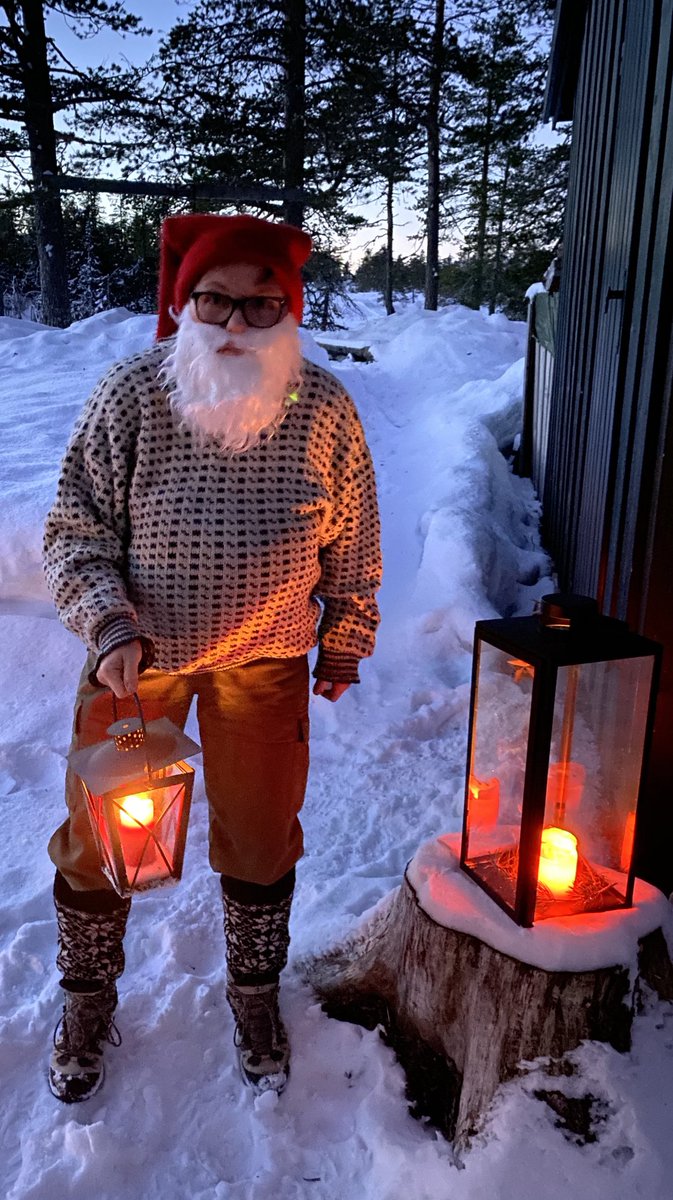 GroRorvik's tweet photo. Alltid rom for nissestreker! Gledelig jul! ❤️ https://t.co/403j37hrWS