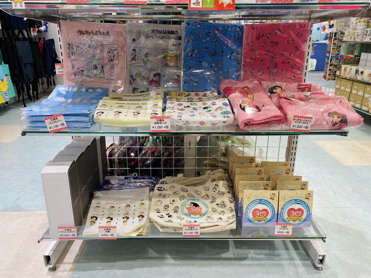 【入手困難】　クレヨンしんちゃん　缶バッジ　アクションデパート東京駅店 クレヨンしんちゃん 箔押し缶バッジ（ランダム6種）アクション