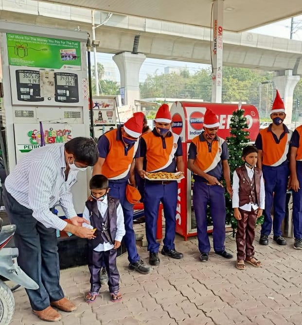 cocohitecg's tweet photo. Come and celebrate this joyous and festive day with us! Visit Coco Hitech City and we are here to welcome you with warmth and twinkling lights, Merry Christmas to our beautiful IndianOil Family @manash_routray
@IndianOilcl
@VigyanKumar
@tapsois20151
@SravanSRao https://t.co/LSdfd513MP