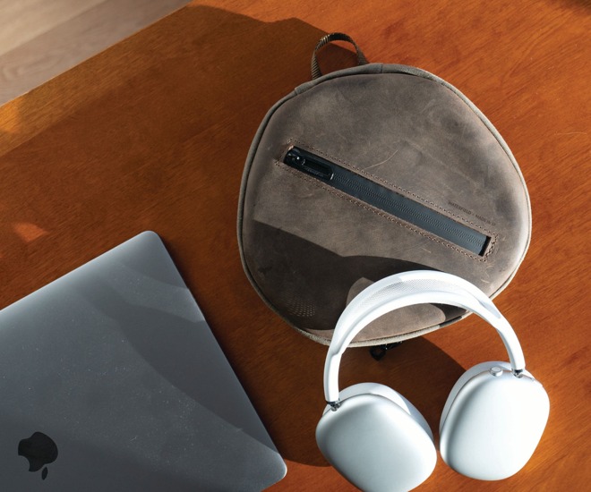 appleinsider's tweet photo. First third-party #AirPodsMax travel case arrives from #WaterFieldDesigns https://t.co/ijeemKug6Q https://t.co/A8L3RwnVaQ