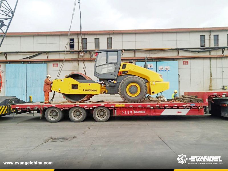 EvangelChina's tweet photo. #Evangel Exported 1 Unit LIUGONG CLG6120E Road roller to Burkina Faso🔥
...
👉 sales@evangelchina.com
🌐 https://t.co/HtEPcjK5zf
...
#liugong #roadroller #liugongroadroller #roadrollers #roadmachinery #heavymachine #heavyequipment #construction #CLG6120E https://t.co/ulXDEa2UIv