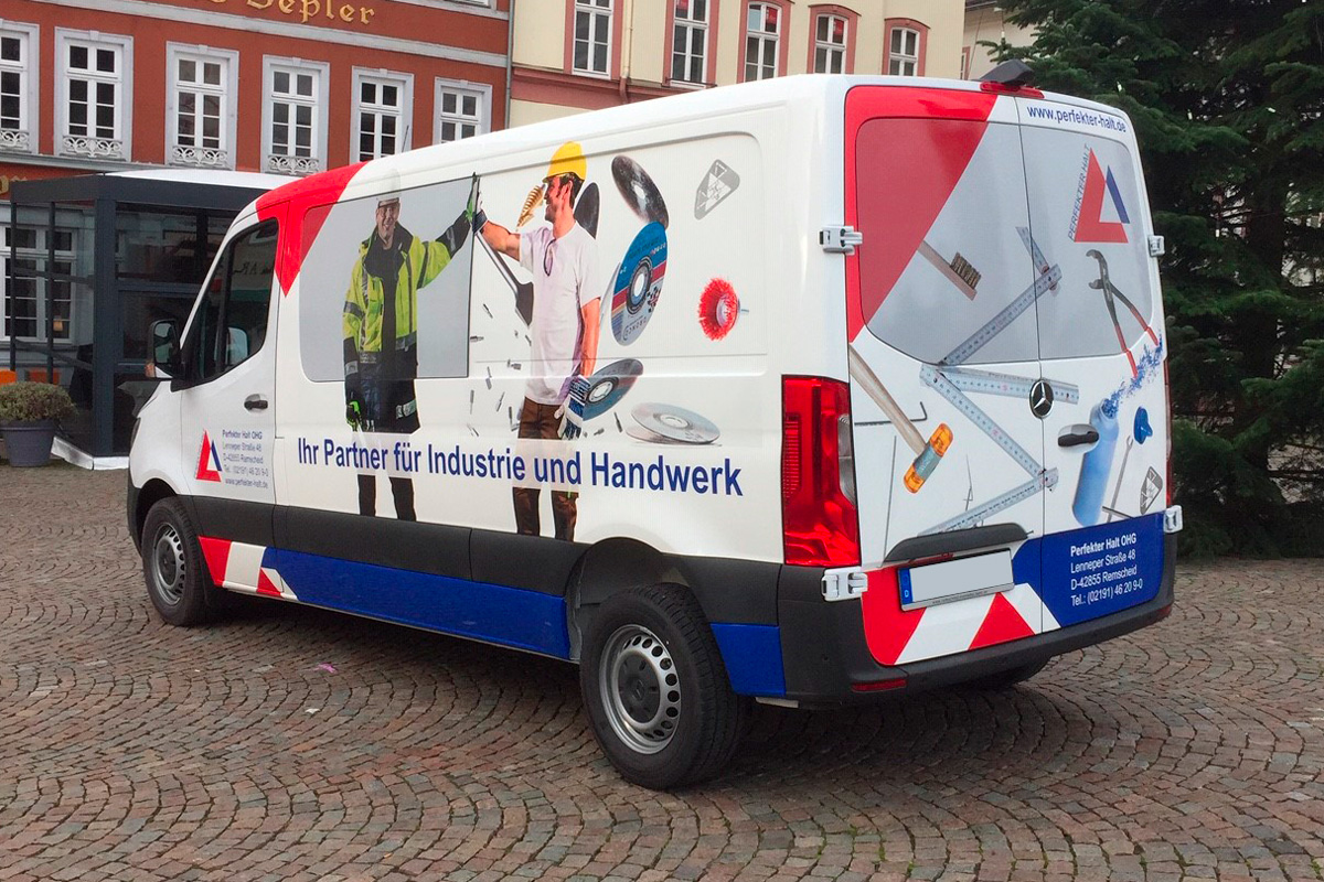 Passend zum neu entwickelten Corporate Design unseres Kunden Perfekter Halt haben wir eine neue Fahrzeugbeschriftung umgesetzt. 
#wetzlar #werbeagentur #fahrzeugbeschriftung#konzeption #grafik #design #fahrezeugbeklebung #gießen #rolladen #agentur #folienbeklebung #folienplott