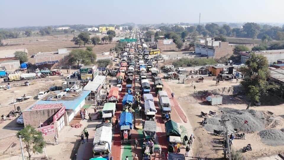 Simranpandher11's tweet image. #FarmersNotForSale