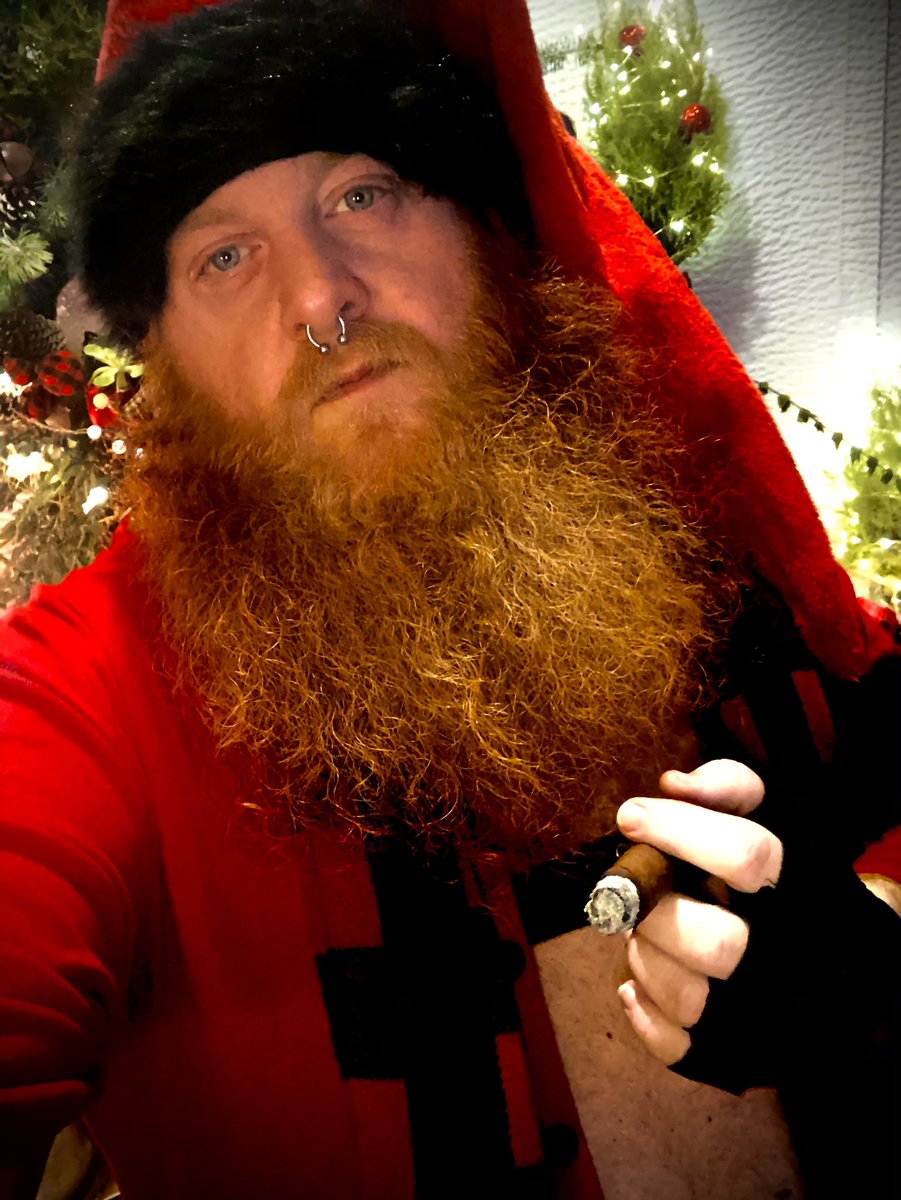 Kinky_Beard's tweet photo. Merry Christmas and Happy Holidays..Thinking I’ve been more naughty than nice this year https://t.co/fUd8mcJW53