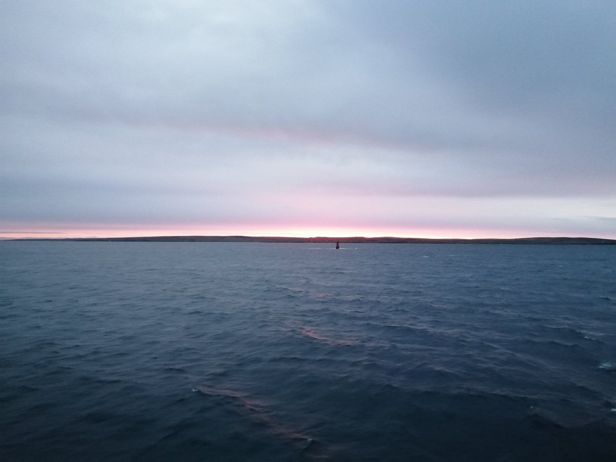 volyar17's tweet image. 0330 shout on Christmas day. 😭 The black gold has to keep moving.
4 tankers leaving #scapaflow today so that will be at least 60 sailors spending Christmas at sea.
Happy Christmas from the tug Odin. 
#tuglife