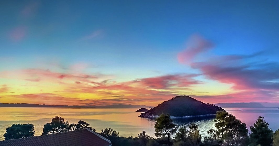 AdrinaHotels's tweet photo. We wish you a very Merry Christmas 🎄🎄🎄

https://t.co/cehyq3buAK

#AdrinaBeachHotel #AdrinaResortandSpa #AdrinaHotels #AdrinaHotelsSkopelos #skopelosisland #skopelos #skopeloshotels #adrinarestaurants #ξενοδοχείααντρίνα #αντρίνα #sunset #christmas2020 #happy #beauty #hotel https://t.co/usa3ENKsqy