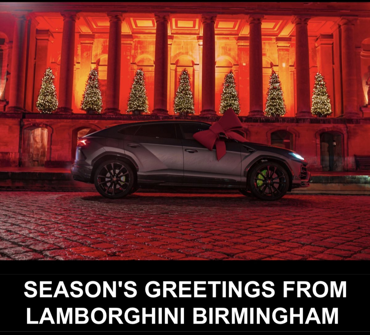 We would like to wish all our wonderful followers a very #MerryChristmas! This year won't be quite the same but we hope you find festive joy. 🎄

#lamborghini #staysafe #christmas2020 #blenheimpalace #awonderfultime #seasonsgreetings #lambolove #sytner