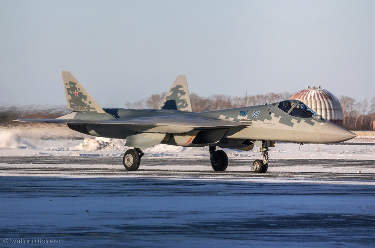 مقاتله Sukhoi T-50 PAK FA سيتغير اسمها الى Su-57  - صفحة 8 EqErI-xXMAAzBEt?format=jpg&name=large