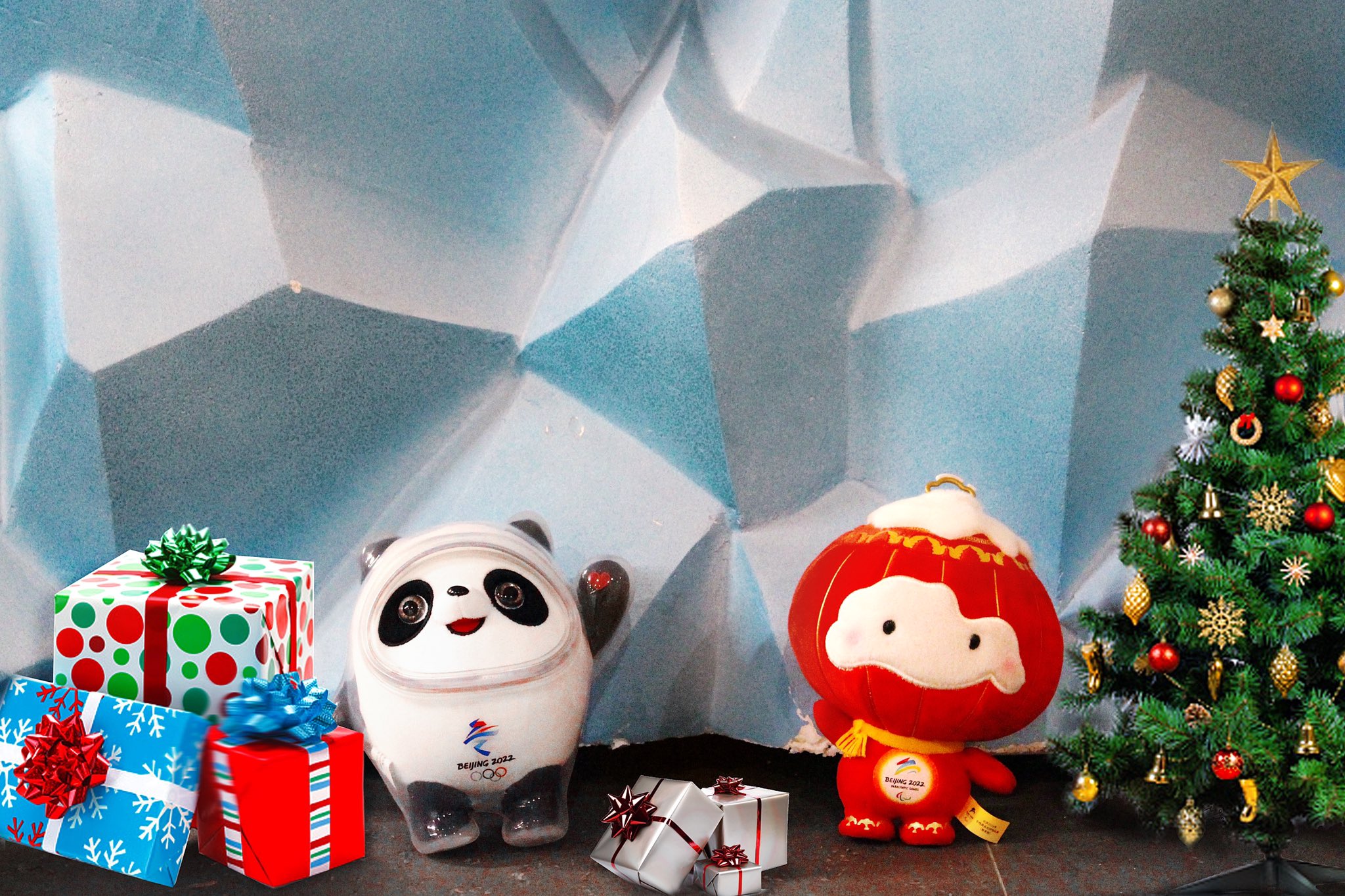 Christmas Trees Beijing 2022 Beijing 2022 On Twitter: "Bing Dwen Dwen & Shuey Rhon Rhon Wish You Merry  Christmas 🎄 And Happy New Year! ！🥳 Https://T.co/Lu5Y56Aocu" / Twitter