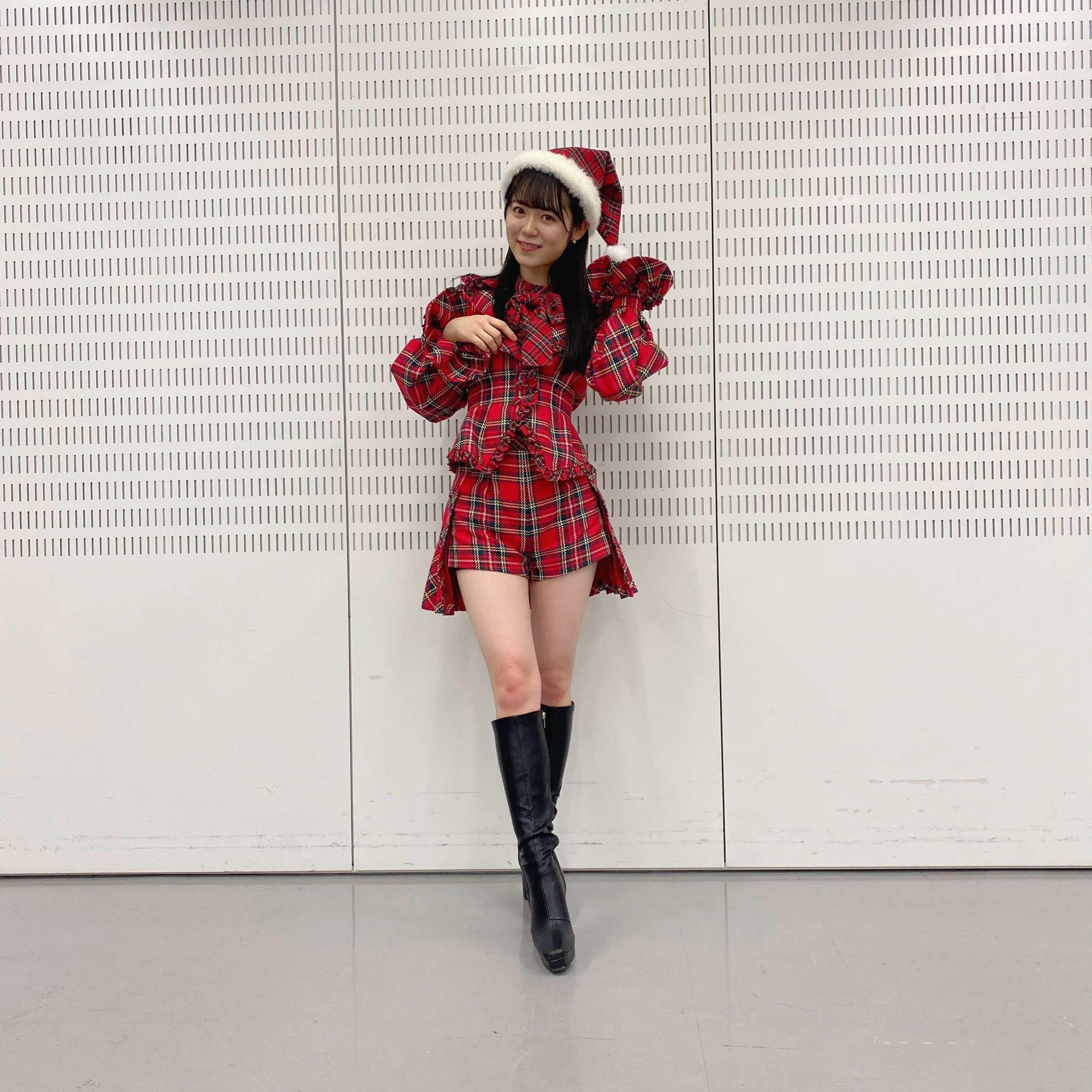 西川怜 そしてー 新衣装でした 珍しくショートパンツだったんです 綺麗な形で チェック柄も緑が入っていてクリスマスっぽくて とーーーーってもかわいい しあわせ Akb衣装 オサレカンパニー さん T Co Qlskhcnfpl Twitter