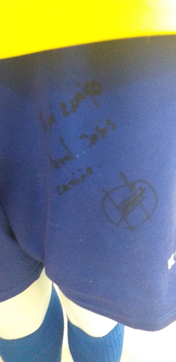 ElCamiseta's tweet photo. Camiseta y carzona de mí colecion particular de futbol del cadiz cf firmada y dedicada por juan jose sandocan https://t.co/yAE7dyqB6l