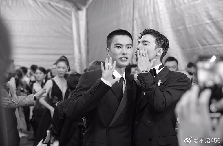 9. They also did workshops in blindfold and made them familiarized with each other’s bodies and breathing.