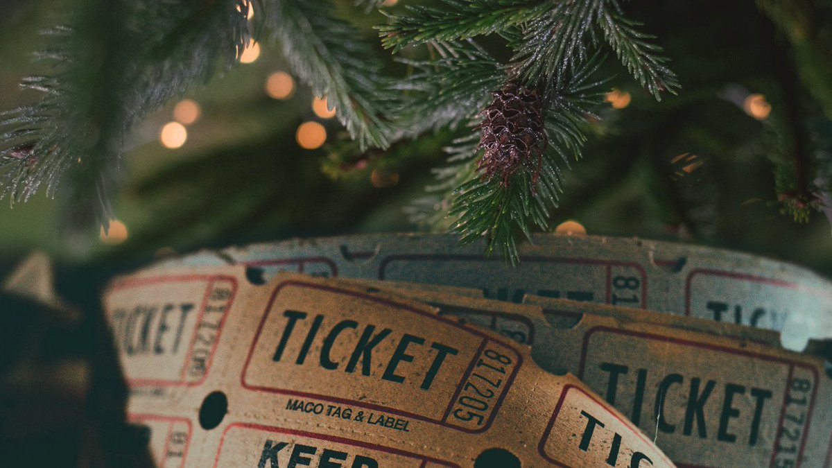 poltronaperuno's tweet photo. Buon Natale a tutti!
Anche oggi ci trovate alle 14 su @RADIOATTIVITATS (97.5 - 97.9 FM per Trieste e provincia) oppure in streaming su https://t.co/Px0eQmrcsO.

Oggi il nostro Alan Viezzoli ci racconterà la prima parte della sua lista dei migliori film del 2020.

Buon ascolto! https://t.co/iuvwrHg4nx