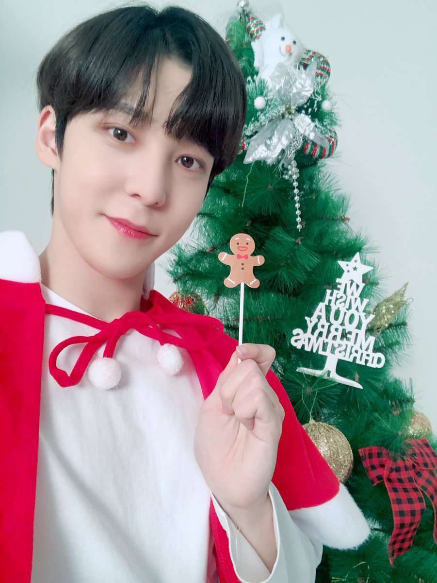 ATEEZofficial's tweet photo. [📷] Merry Christmas Behind Photo 2
⠀
2020년 크리스마스도
사랑하는 에이티니와 함께 보낼 수 있어 행복해🥰
"Merry Christmas, ATINY☃️"
⠀⠀
#ATEEZ #에이티즈 https://t.co/flUyua6GBf
