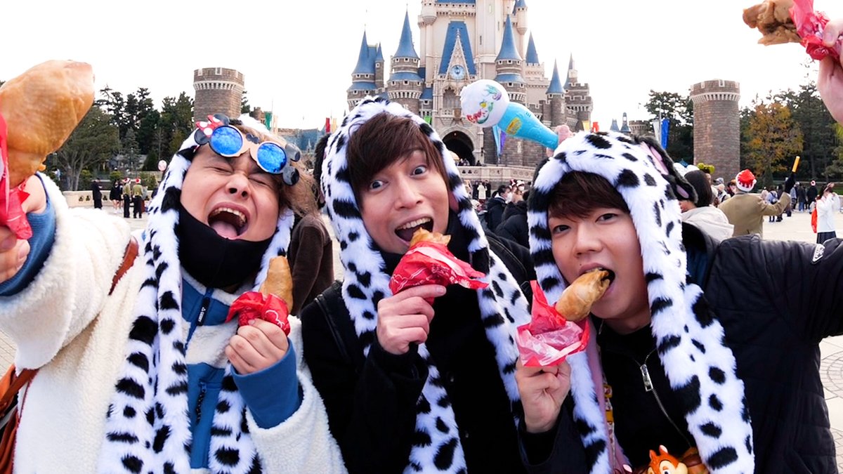 肉チョモランマ メリークリチョマス O クリスマスなのでね 肉チョモみんなで初のディズニーに遊び行ってきたチョモよー ハッピーで溢れてて幸せだったチョモね みんなにもお裾分けチョモ 男3人でディズニーランドを超満喫 肉チョモランマ メリークリチョマス O クリスマスなのでね 肉チョモみんなで初のディズニーに遊び行ってきたチョモよー ハッピーで溢れてて幸せだったチョモね みんなにもお裾分けチョモ 男3人でディズニーランドを超満喫
