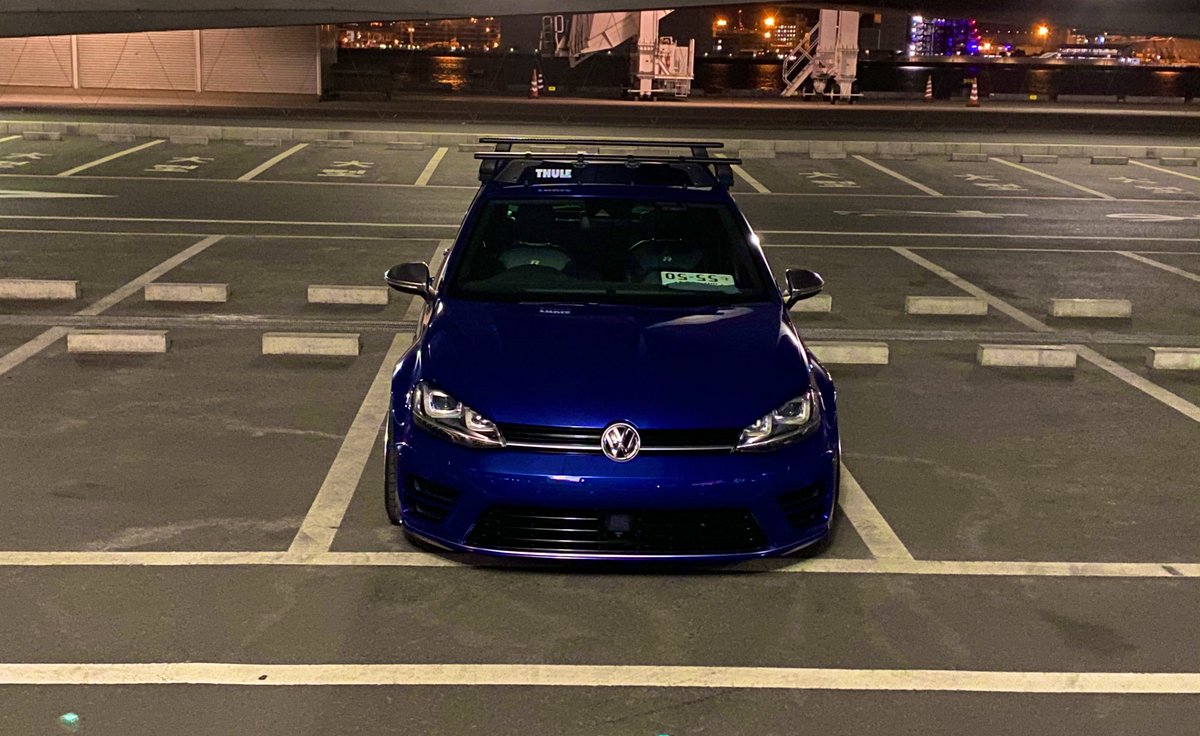 tim_tim_69's tweet image. 大さん橋ホールの駐車場😍

#車好きな人と繋がりたい 
#いいと思ったらRT 
#STOPTECH #skolwheel #Volkswagen #GOLF7 #GOLFR