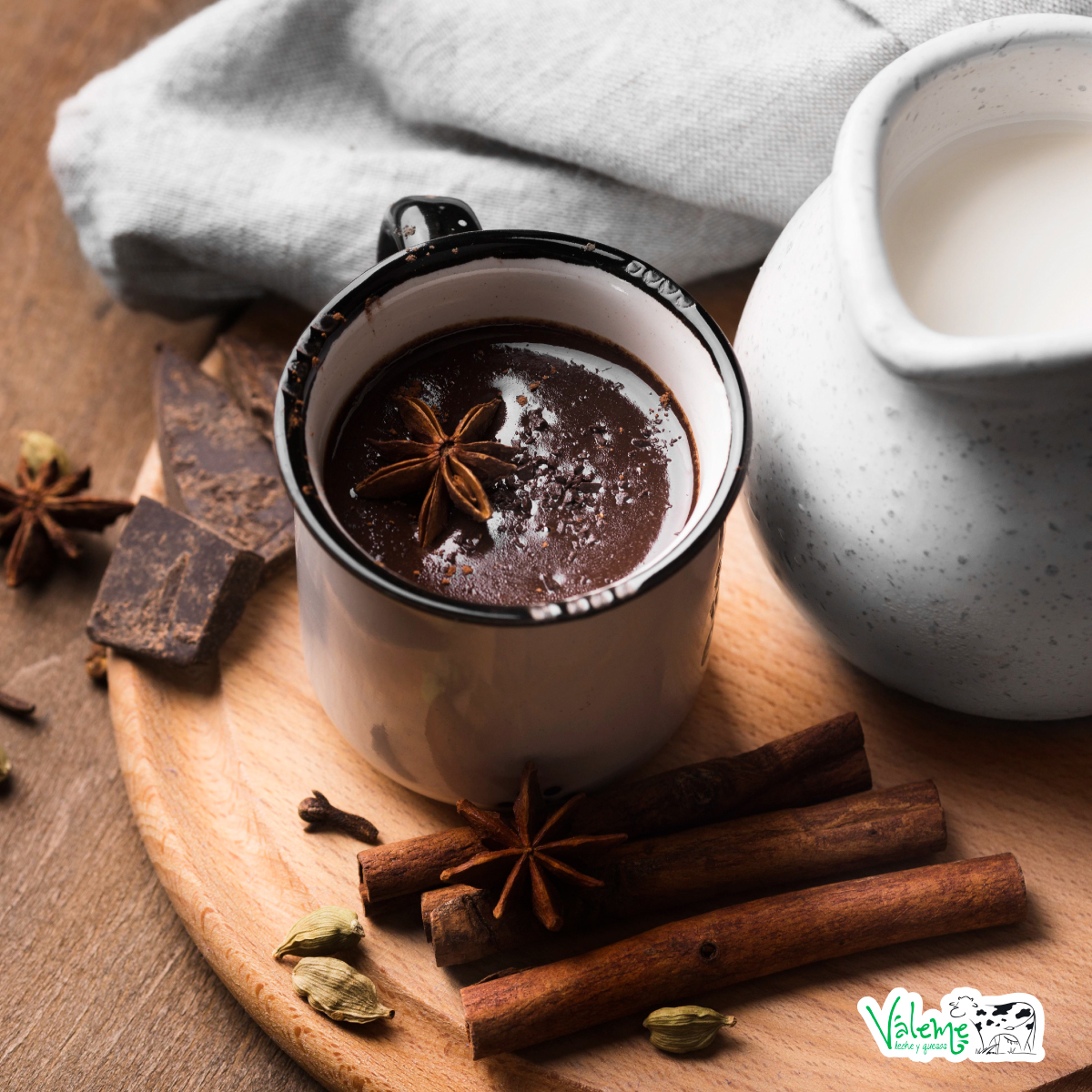 ¡Te animamos a que hoy prepares una #merienda de #Navidad, que alegre a la #familia!

Nosotros te ofrecemos la #LecheVáleme para que puedas preparar un buen chocolate caliente, unos bizcochos... Tienes infinidad de opciones que te ayudarán a conseguirlo.