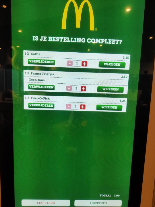 hi @mcdonalds we didn't trap in your special #christmas menu #ripoff. Why pay 50 cents more for the same! 50c extra on 7.90 is 6,3%. Why it's a shame!