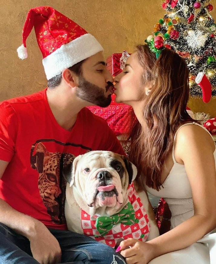 MomeenaMuneer's tweet photo. Huff 😍 I love them ❤️❤️❤️
@DheerajDhoopar @VinnyArora2 https://t.co/wJIKoXI0Uk