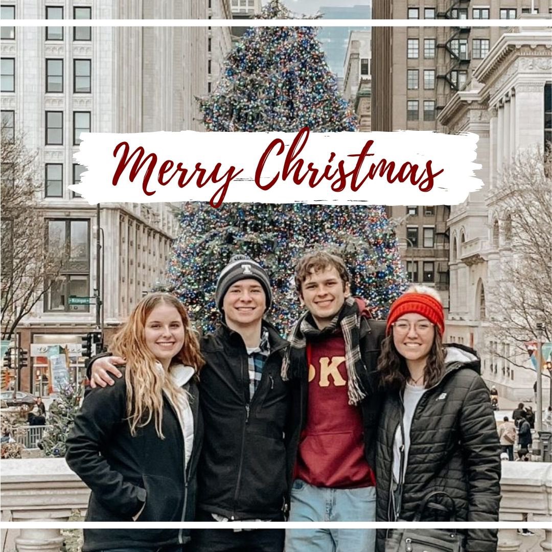 Merry Christmas from our family to yours!❤️🎄💚