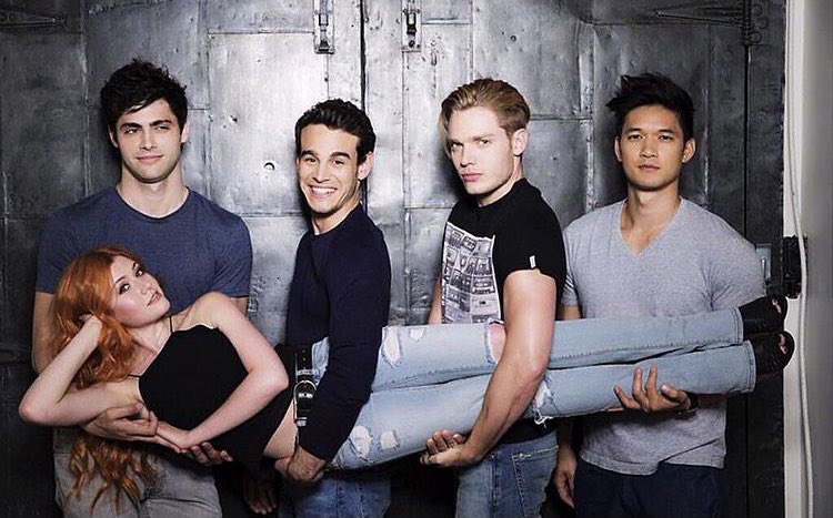 shadowhunnterss's tweet photo. We want new episodes to come to the series! (By the way, you're as gorgeous as ever 🤍💜)#Shadowhunters #Netflix #EdDecter https://t.co/kaXxE18RLe