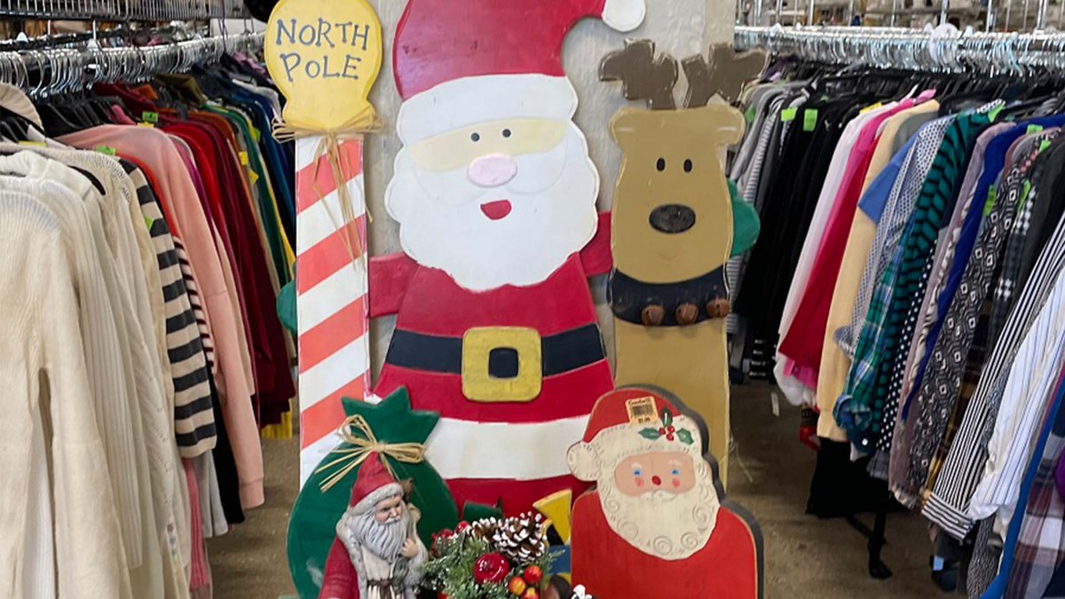 GoodwillGrMC's tweet photo. Happy Holidays and Merry Christmas from all of us at #AmazingGoodwill! 🎅 🤶 https://t.co/fIo38HGMUK