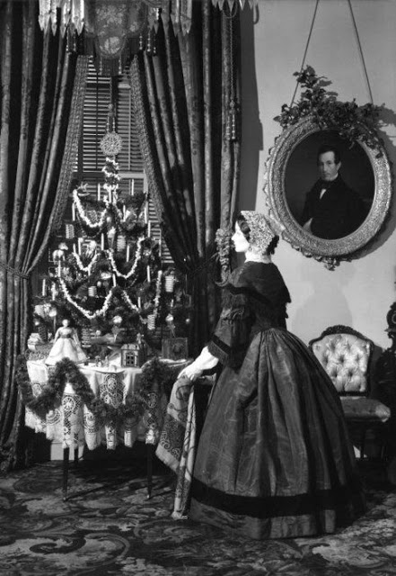  Victorian Christmas: A THREAD 