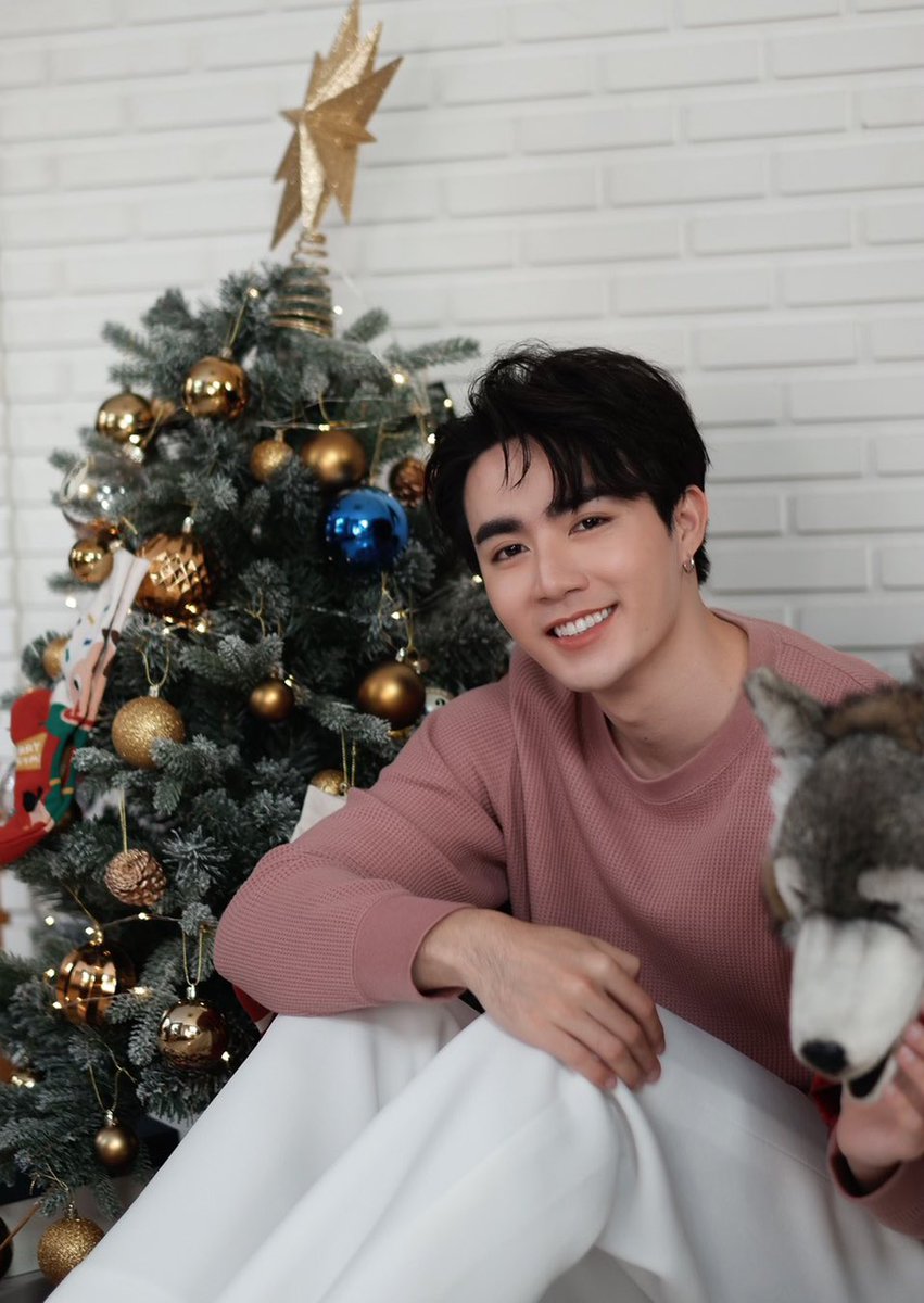 zee_pruk's tweet photo. Merry X’mas na kub :)) 
#ZeePruk
#Zunshine https://t.co/aRvX9fKb5x