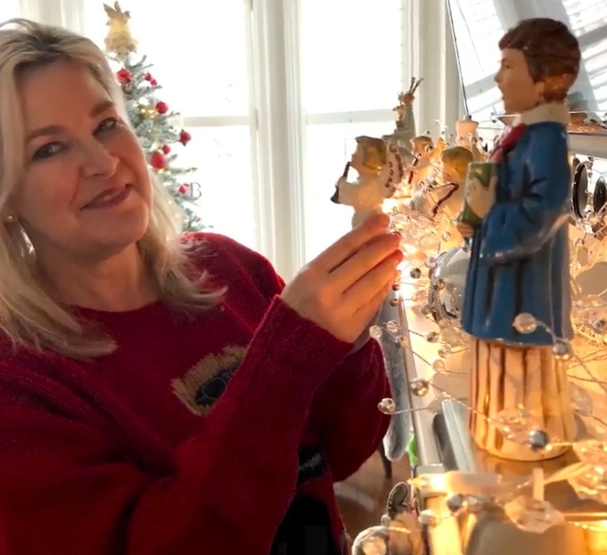 Major Nancy Reagan vibes.Screams "never give this person any responsibility bc whatever she touches will die just like the doll told her it would".