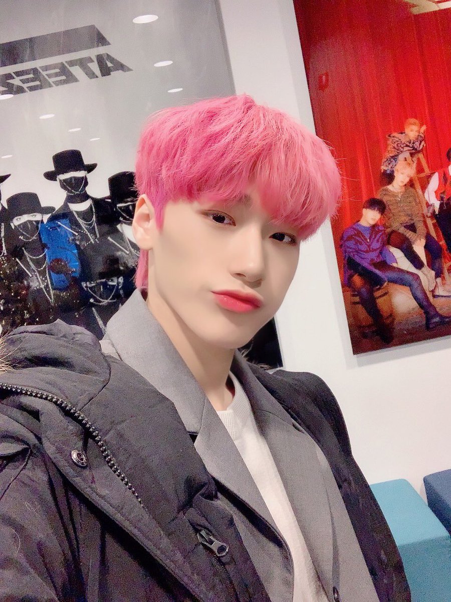 TaTa54032378's tweet photo. @ATEEZofficial Это точно один и тот же человек??!?👀
....................👄
#ATEEZ
@ATEEZofficial
#ATEEZWorldDomination https://t.co/YDeE2DtfgA