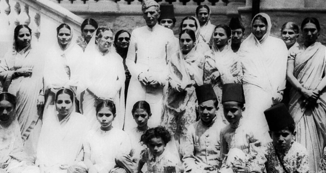 Quaid-e-Azam with muslim ladies of Hyderabad Deccan, 1938