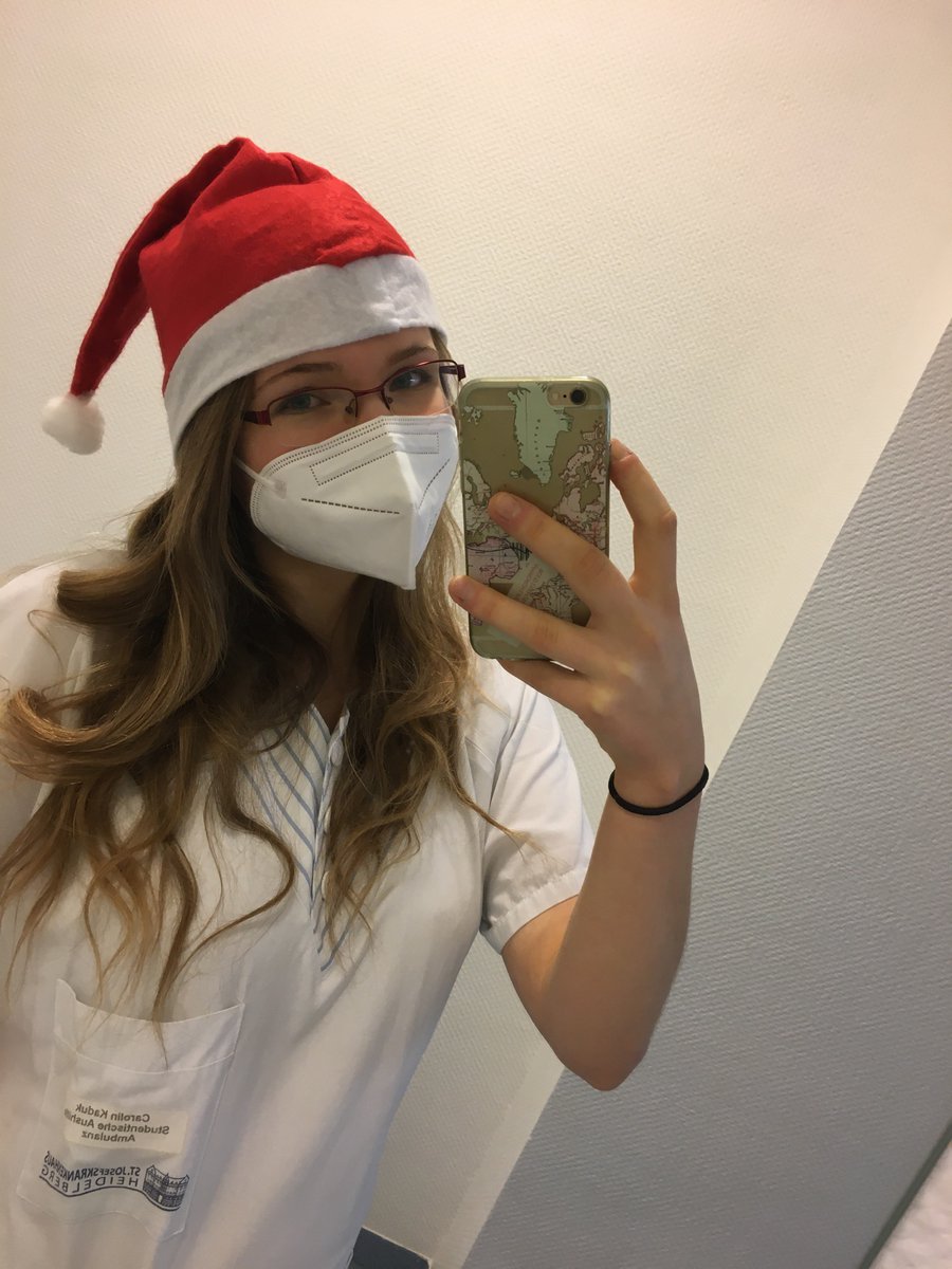 caaro_timolia's tweet photo. Frohe Weihnachten! Und bitte passt auf 😇 https://t.co/8EkT8WCR9W