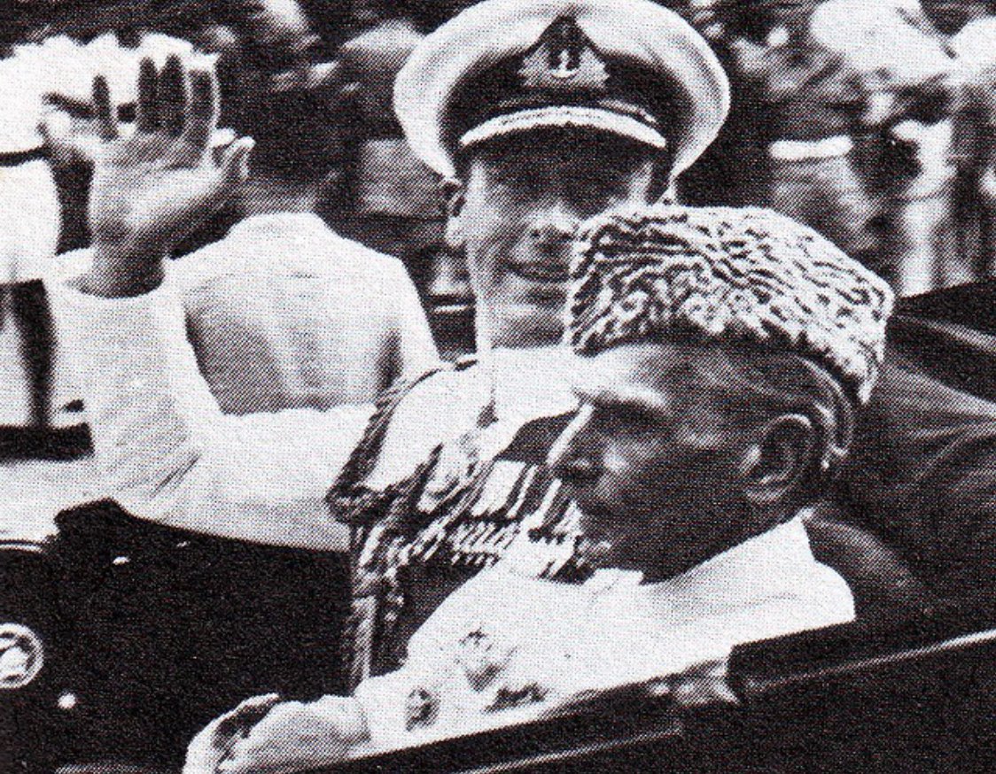 Quaid-e-Azam at Karachi in 1947 I would be smiling like an idiot too if I ever got a chance to sit with the Quaid lets not judge the white guy