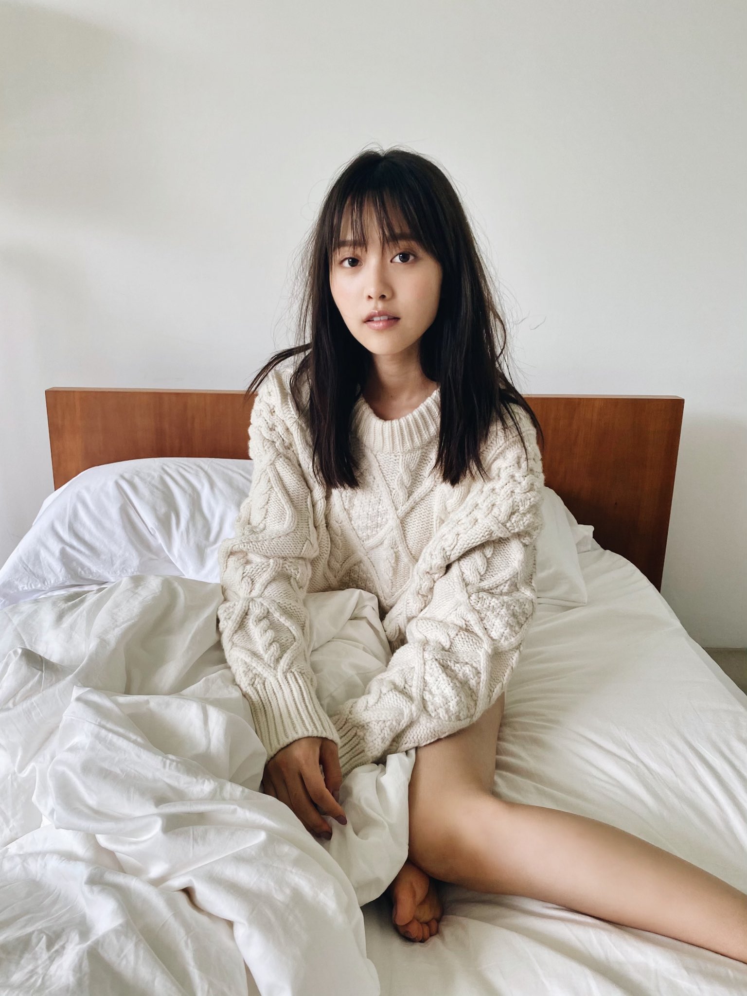 今日の超目玉】 新田さちか1st PHOTO BOOK Sachika hostiesurprises.com
