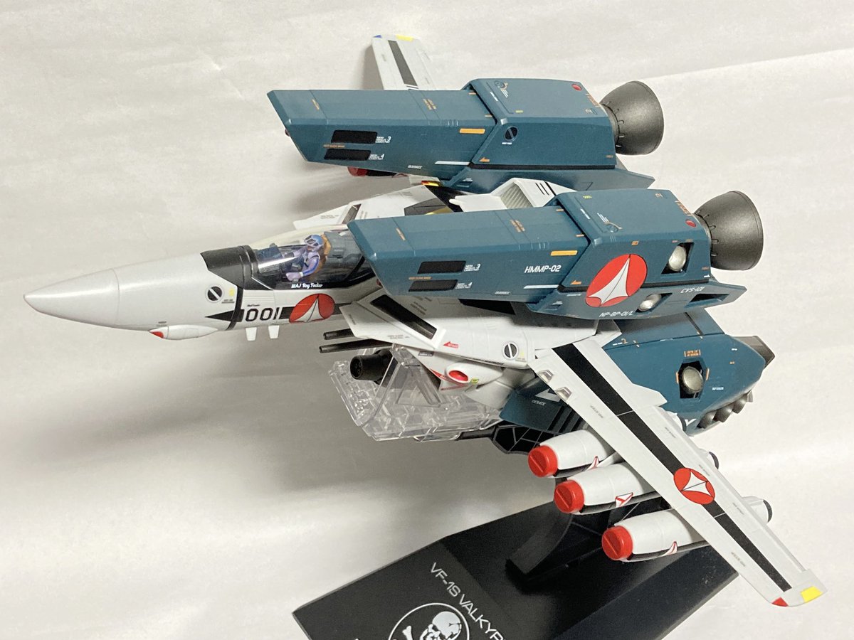 朝起きるとサンタさんが枕元にクリスマスプレゼントを•••嘘です自分で買いました。VF-1対応スーパーパーツたまらんですのう。 