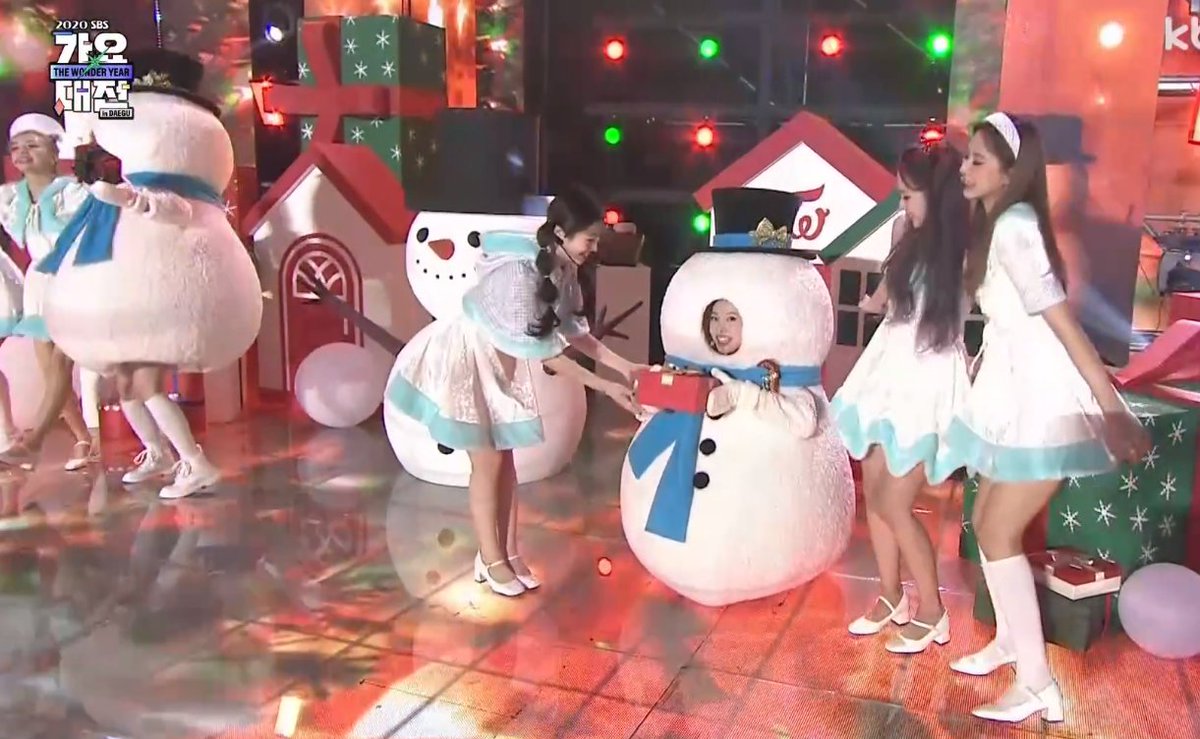 Sk Twice S Outfits For Merry Happy Nayeon And Sana Are The Snowman Twice 트와이스 Jypetwice T Co Tlw0ebysgw Twitter