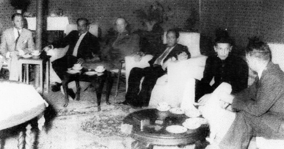 Quaid-e-Azam with civil servantsI dont like the way these serpents are looking at him